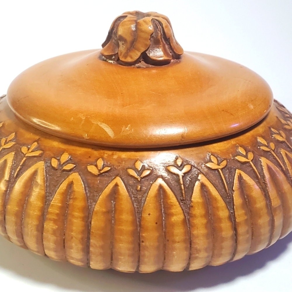 Hand Carved Roun Wooden Decorative Box with Lid Trinket Holder - Picture 3 of 8